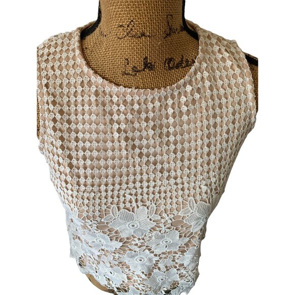 π 2/$20 πCream Lace Over Tan Underlayment in Floral and Checked Pattern Tank S - Picture 4 of 6